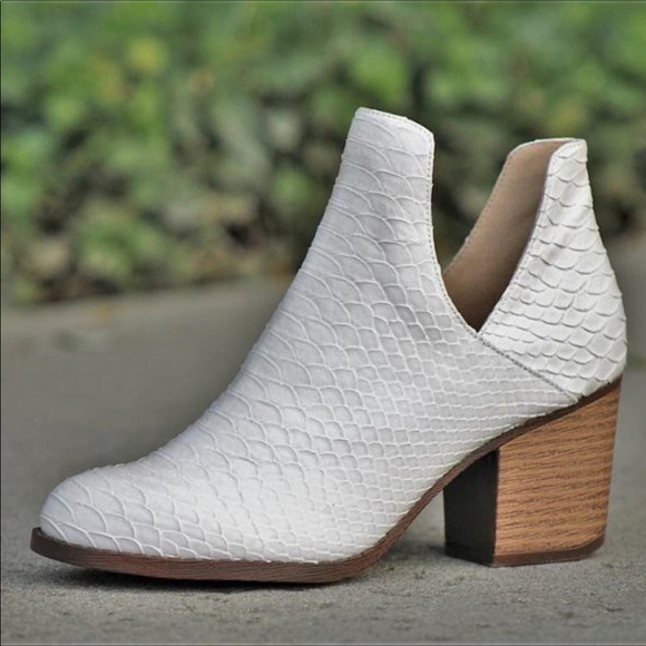 New arrival. White snake Booties - Picture 2 of 3